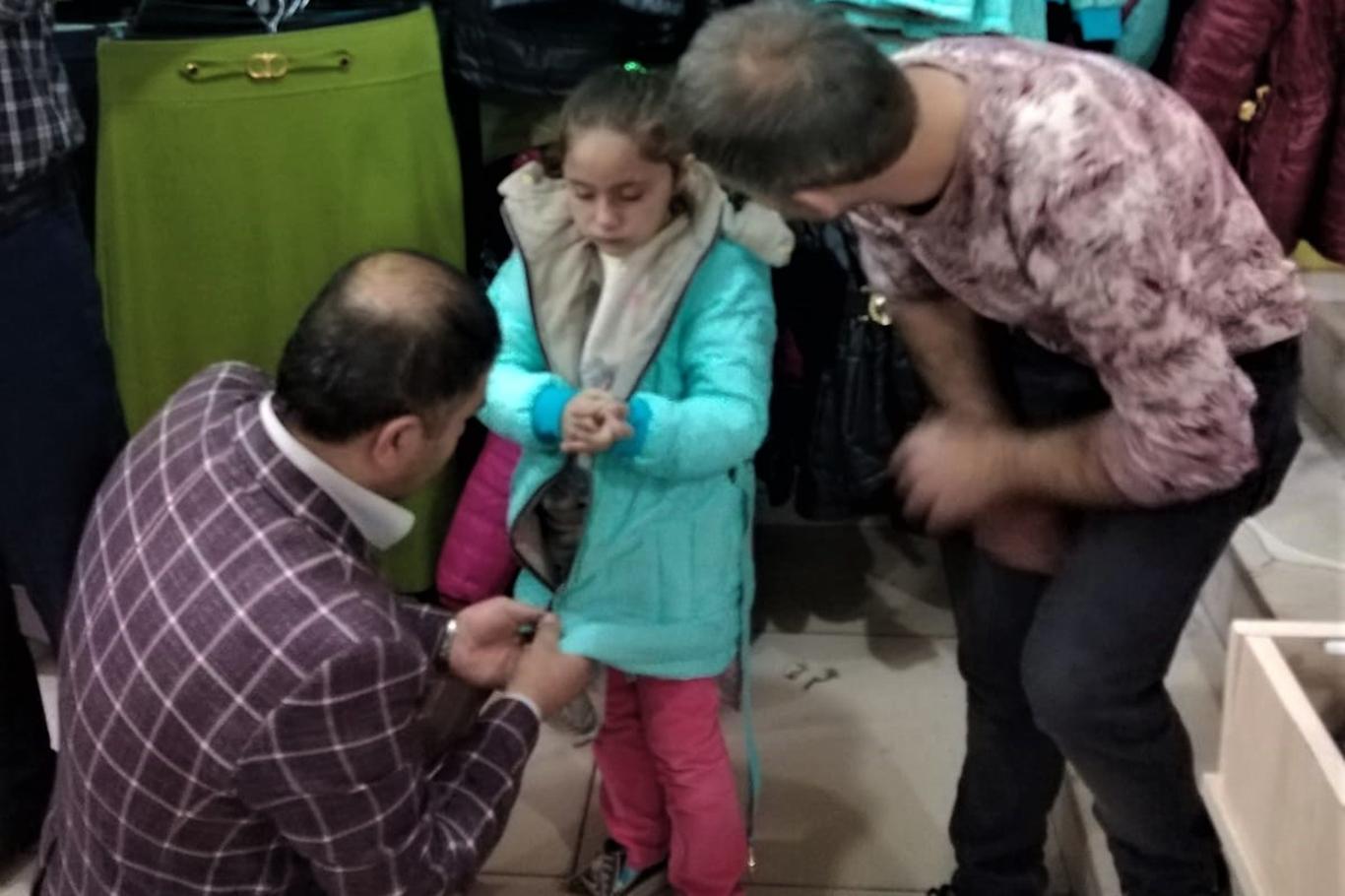 Muş Umut Kervanı ihtiyaç sahibi onlarca çocuğu giydirdi Muş Umut Kervanı ihtiyaç sahibi onlarca çocuğu giydirdi